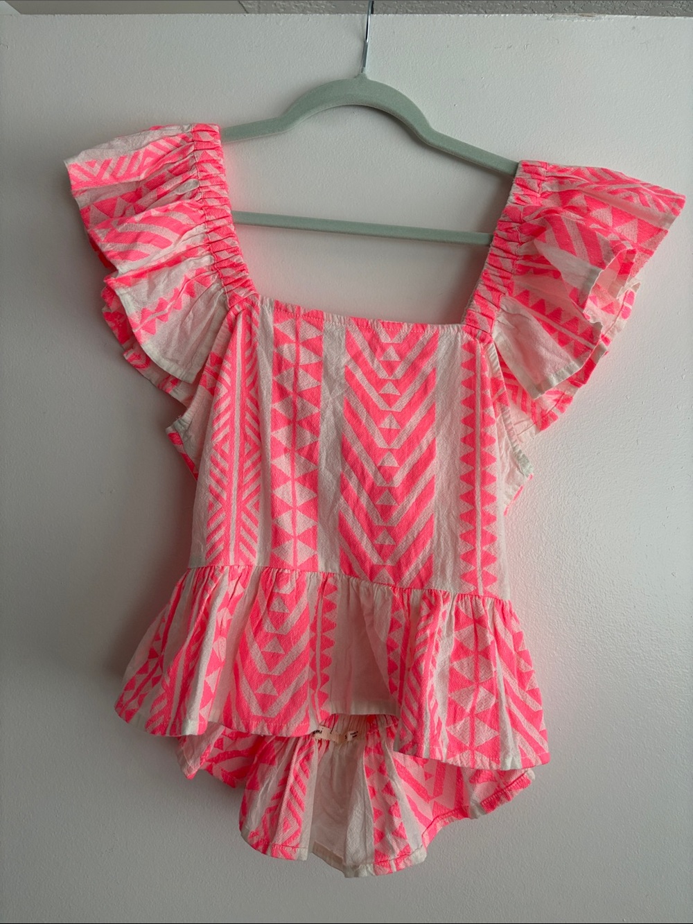 Francesca's Collections Neon Pink & White Geometric Ruffle Peplum Top